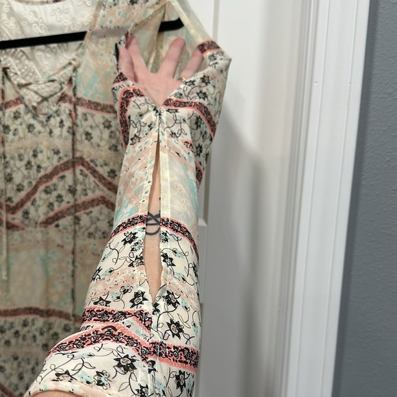 Bohemian Floral Blouse With Lace-Up Front & Crochet Back - Size Medium - Picture 5 of 9